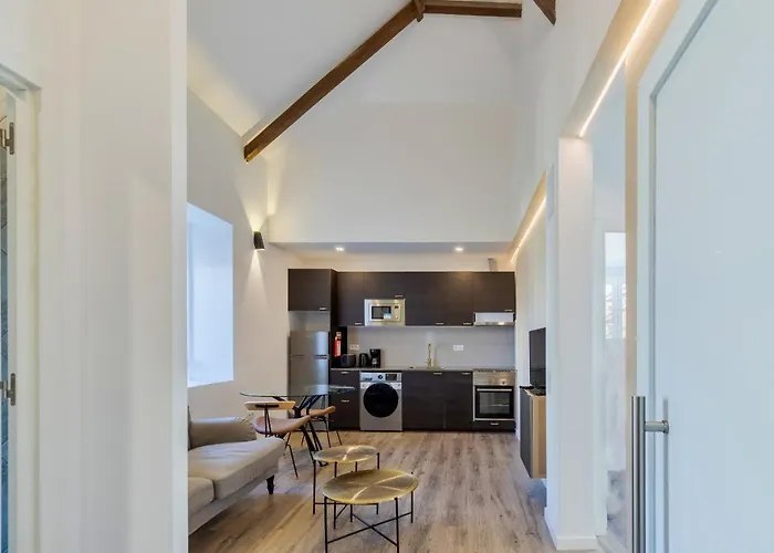 Golden Apartment *